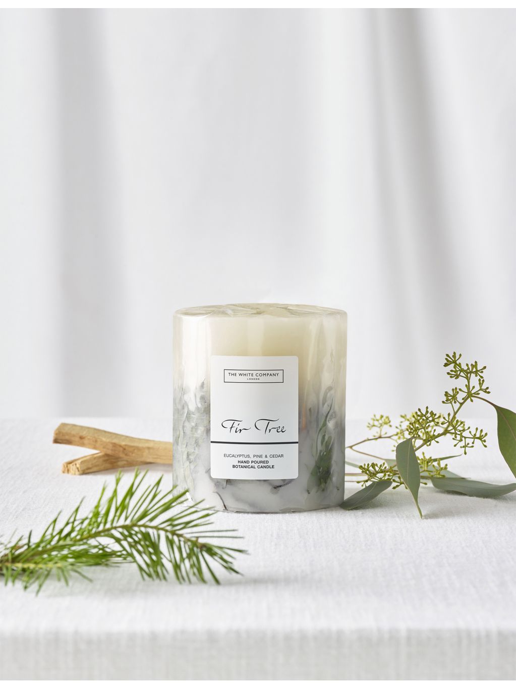 The White Company Fir Tree botanical candle 725g, UK version
