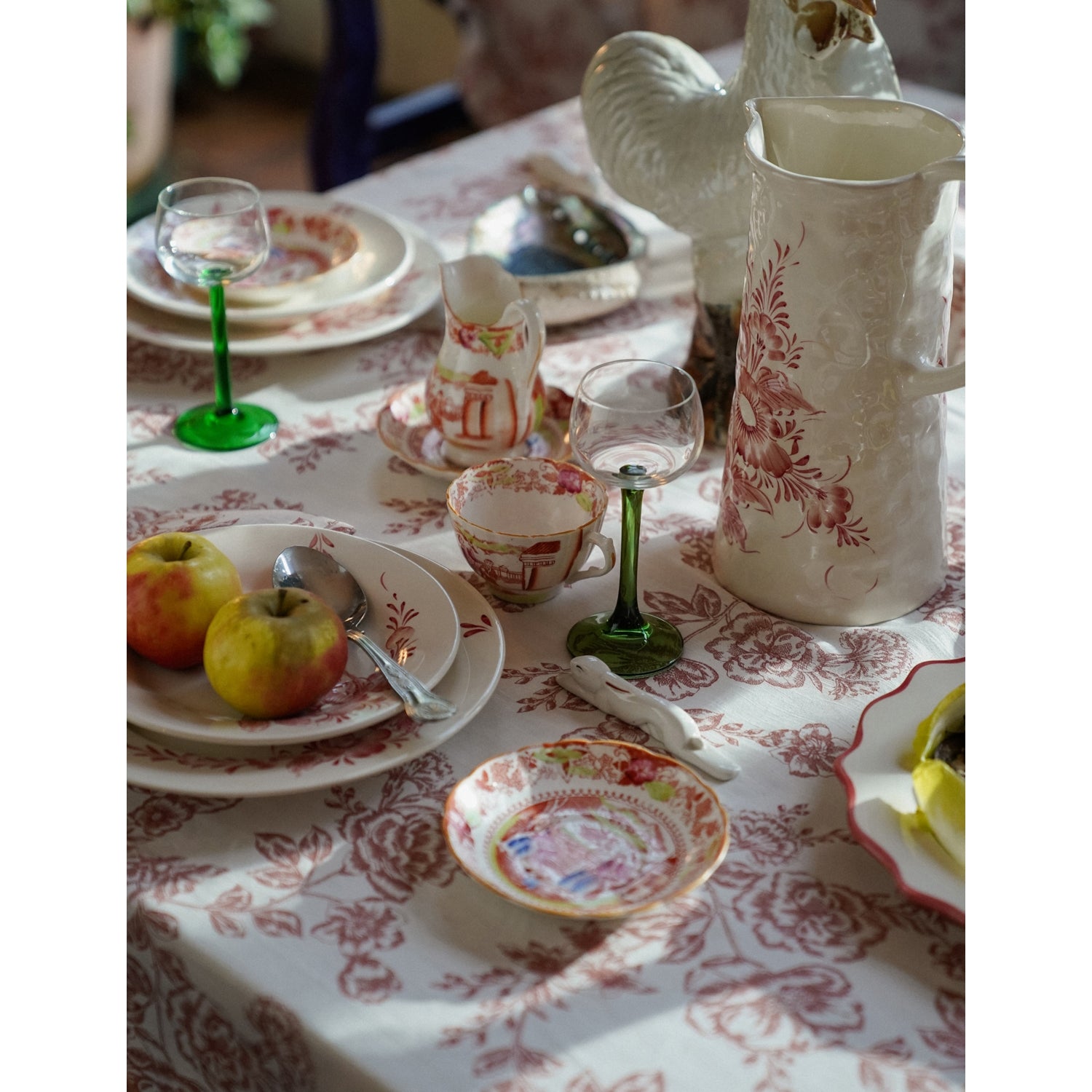 Anna+Nina cotton tablecloth with rose floral pattern, UK version