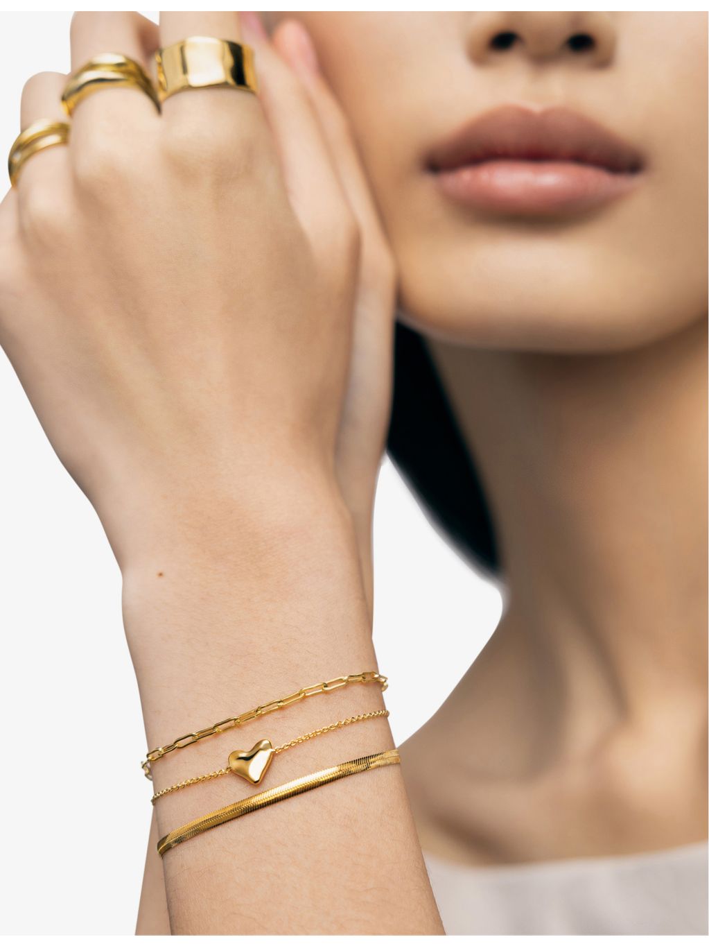Monica Vinader heart charm bracelet in 18ct yellow gold vermeil - British product