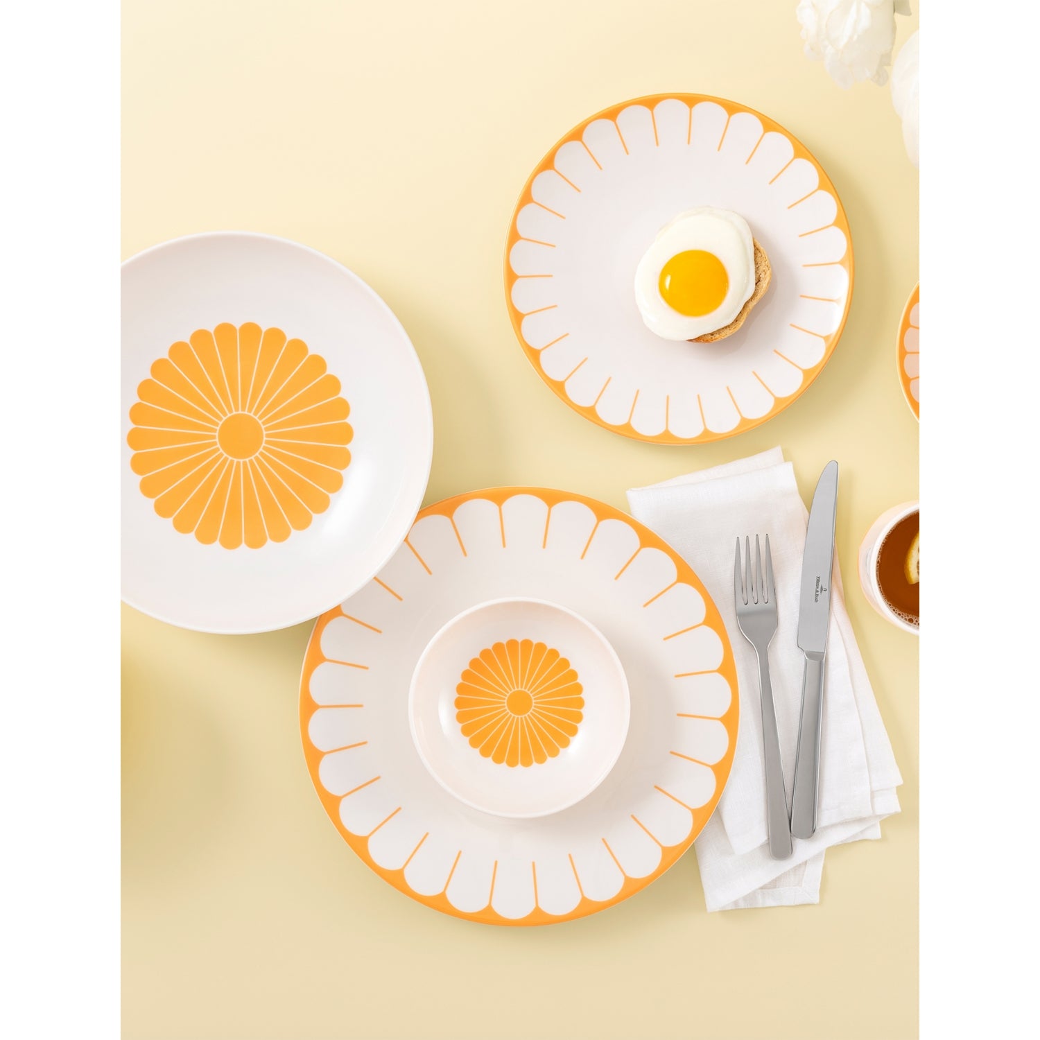 Villeroy & Boch Fleur porcelain breakfast plate 21cm, imported from the UK
