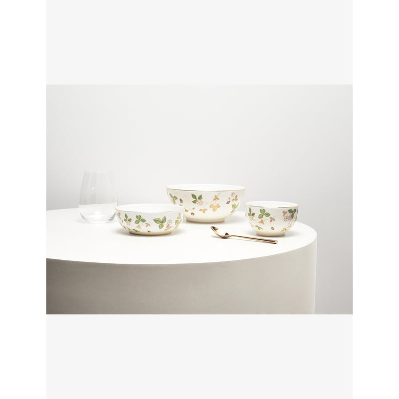 Wedgwood bone china bowl Wild Strawberry 18cm, imported from the UK