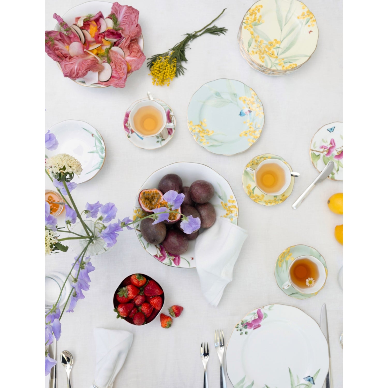 Royal Albert Miranda Kerr Australiana bone china serving bowl 25cm, UK version