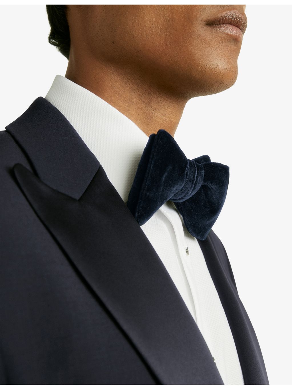 Reiss Hike velvet bow tie 13.5cm, imported from the UK
