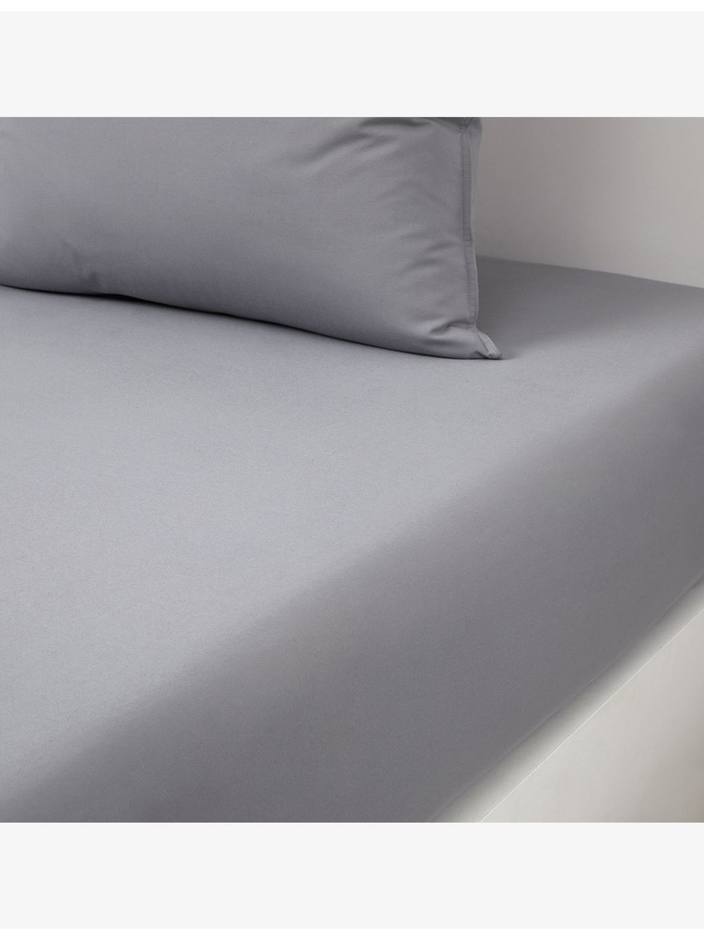 Be Boss single fitted sheet 90x200cm, imported from the UK