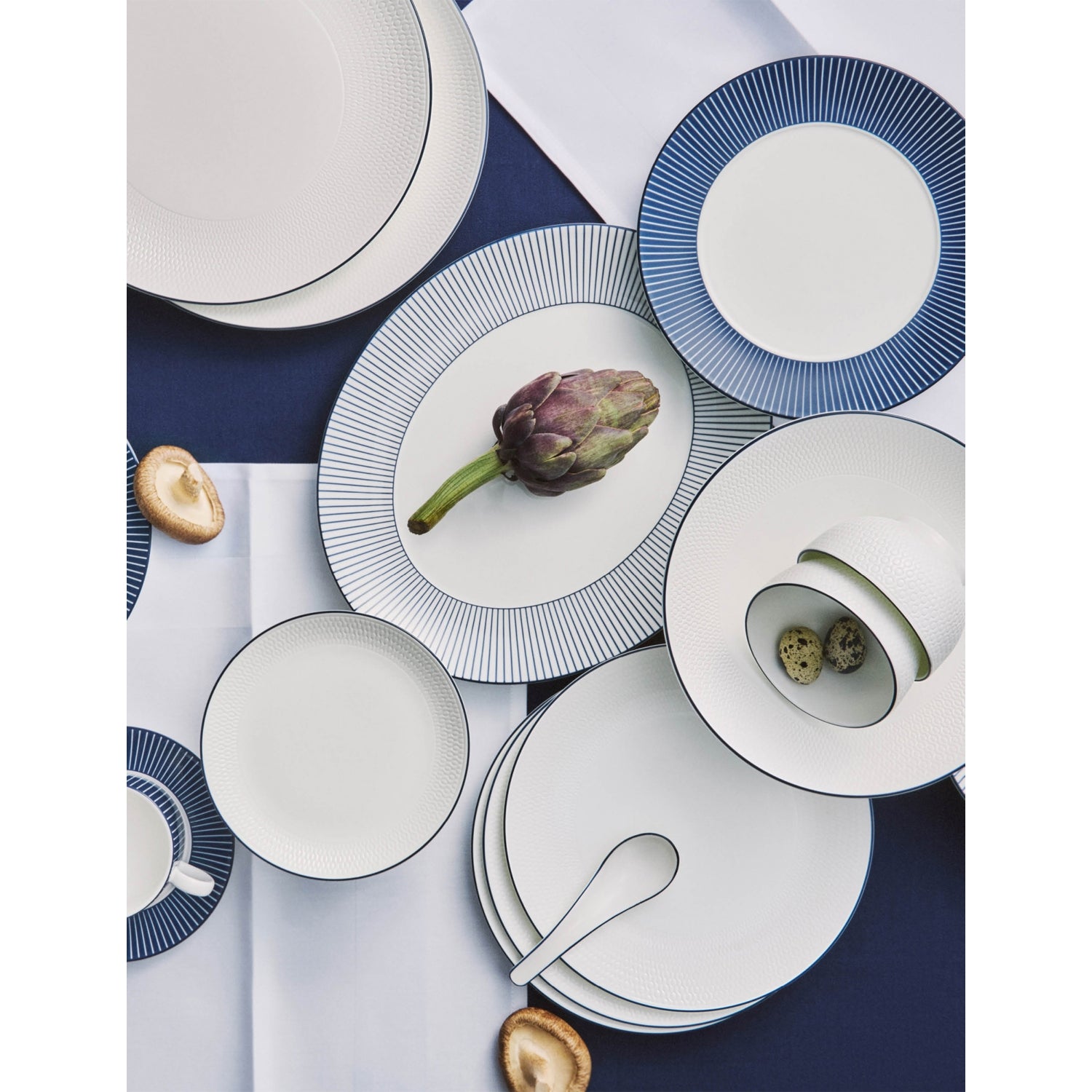 Wedgwood Gio Line bone-china plate 28cm - British product