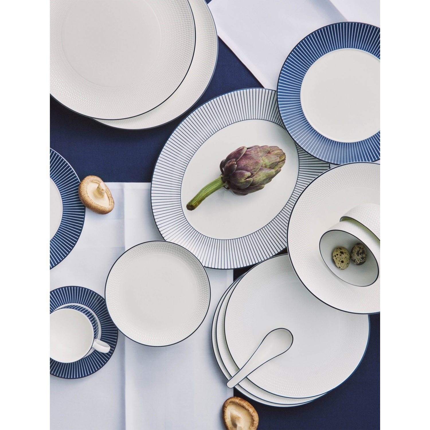 Wedgwood Gio bone china dinner plate 24cm, UK version