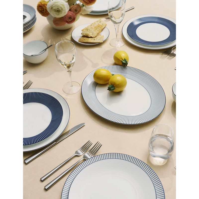 Wedgwood Gio bone china dinner plate 24cm, UK version