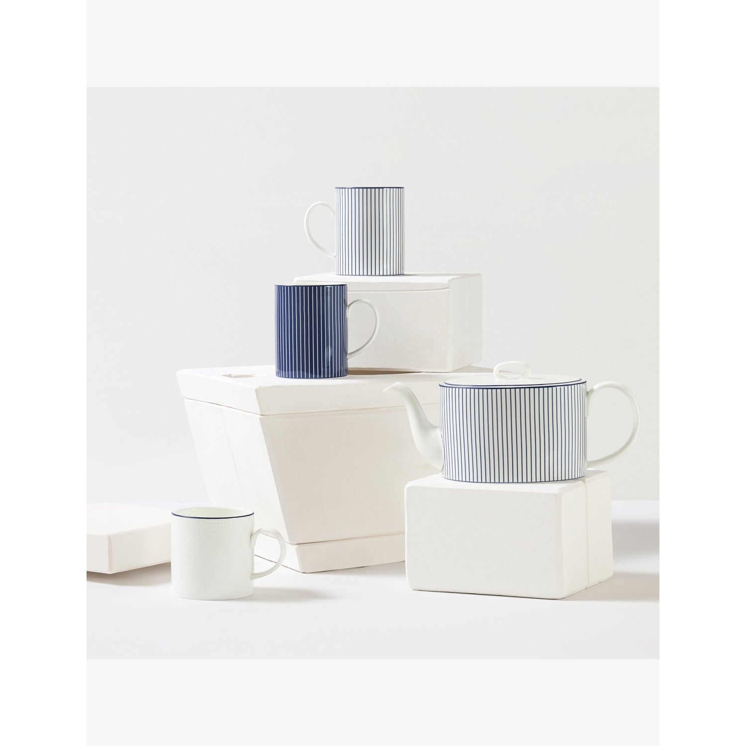 Wedgwood Gio pinstripe bone china mug 340ml - British product
