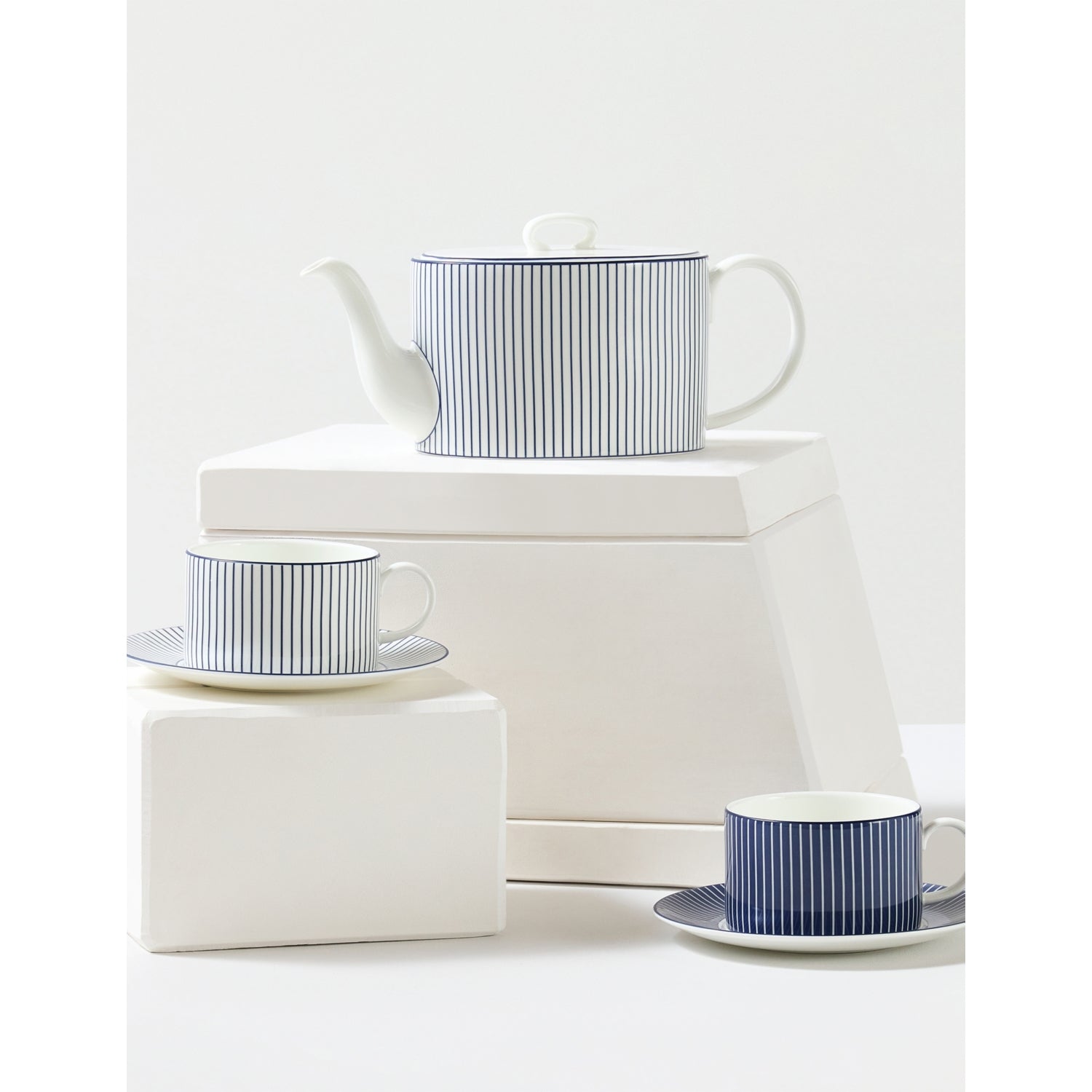 Wedgwood Gio pinstripe bone china teacup and saucer 220ml - British product