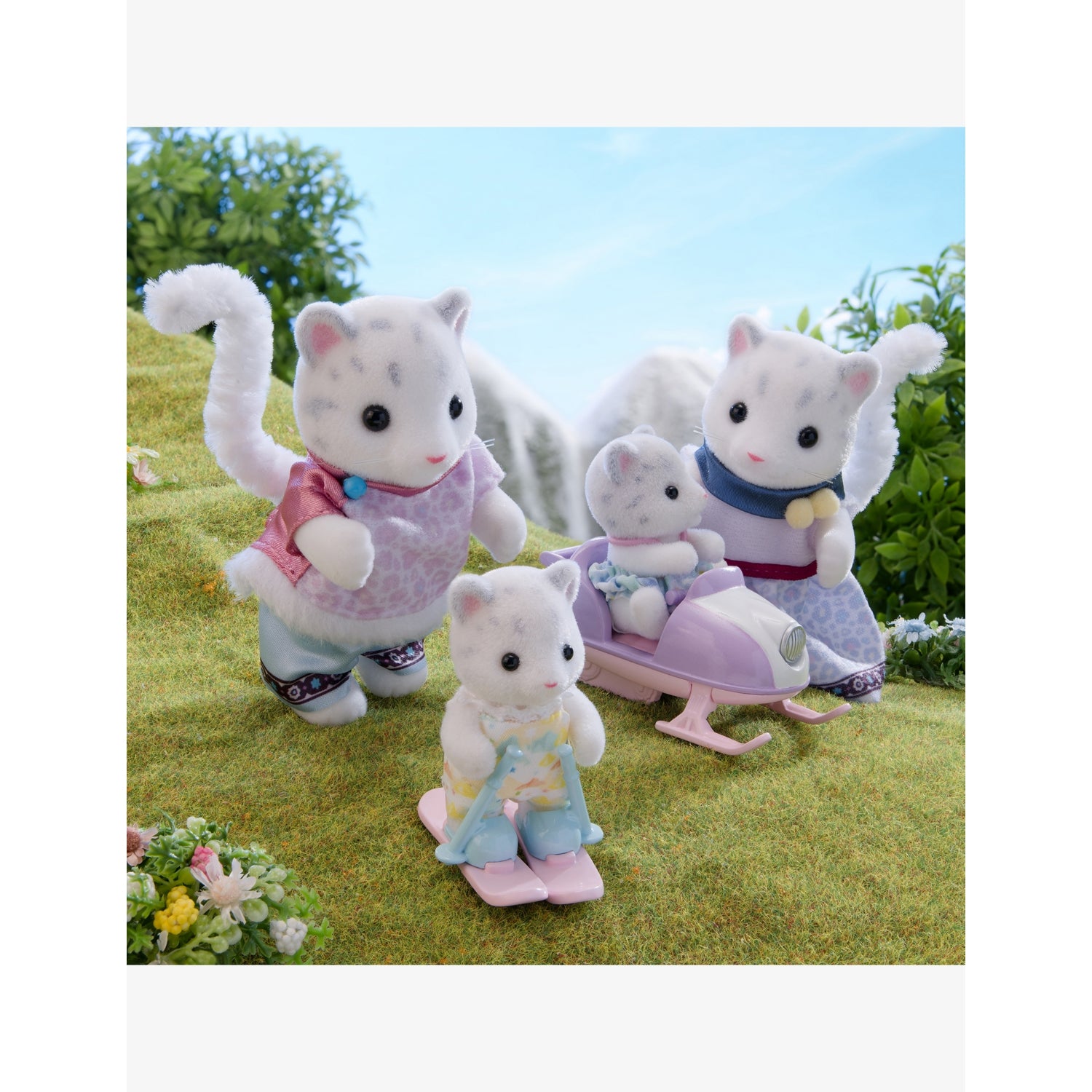 Sylvanian Families Snow Leopard Family playset - British product