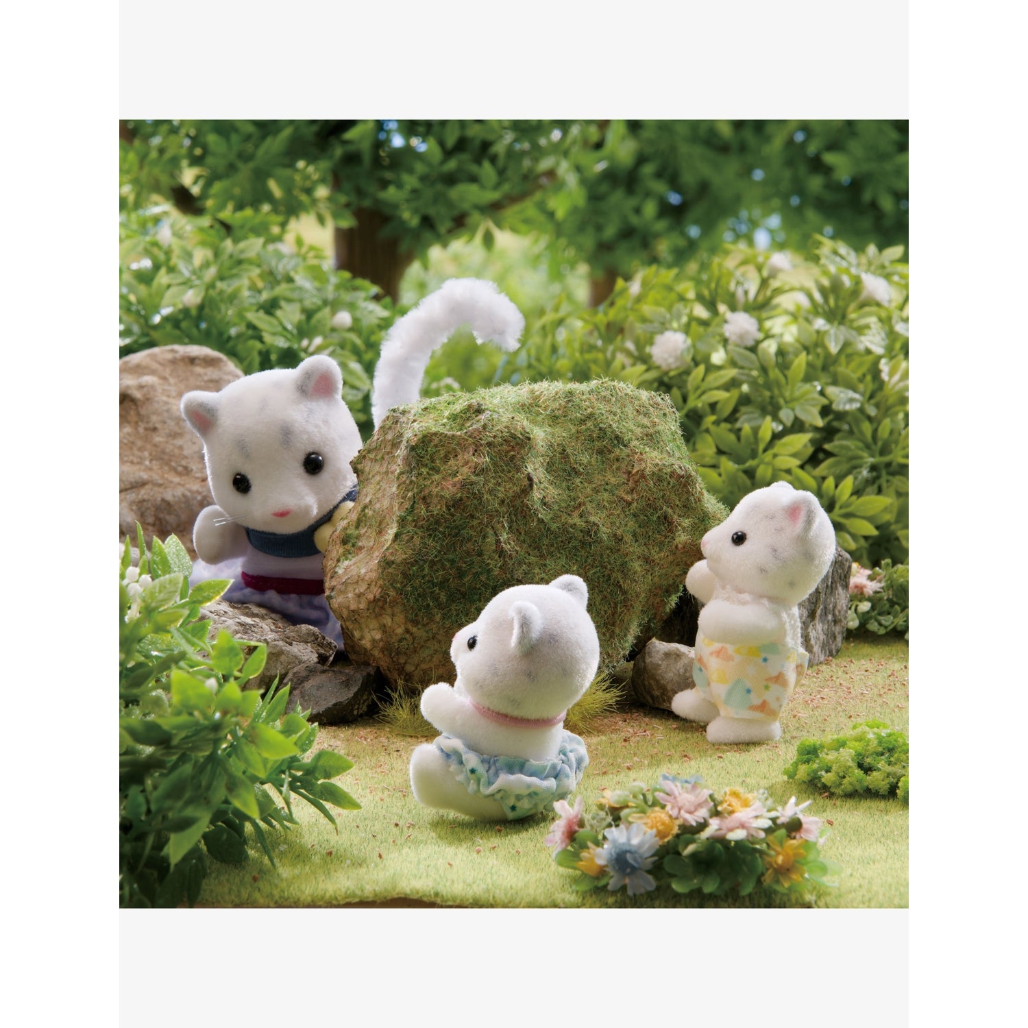 Sylvanian Families Snow Leopard Family playset - British product