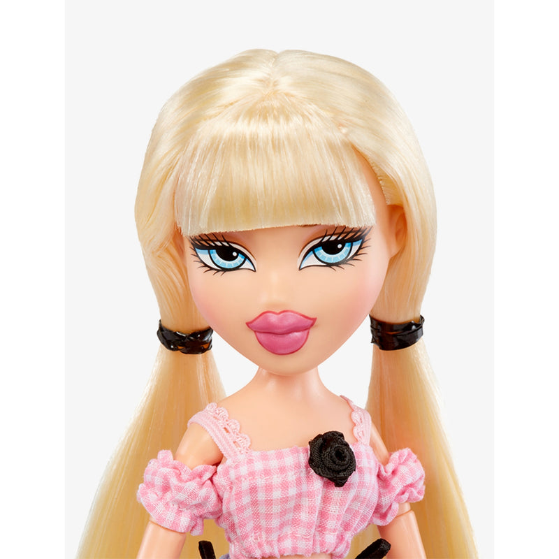 Bratz Goin' Out! Cloe fashion doll 29.2cm, imported from the UK