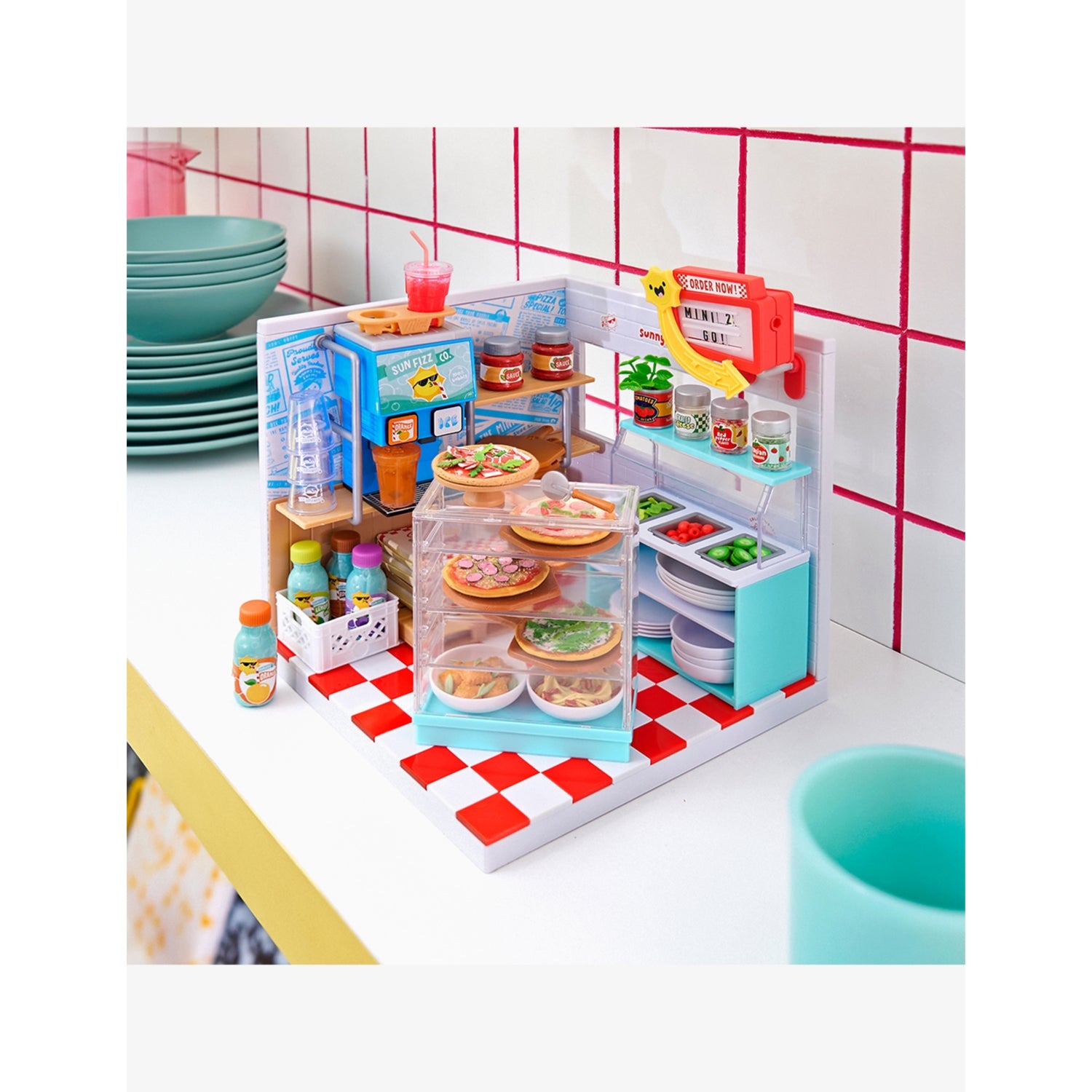 Miniverse Pizza Red Room Starter Pack Playset, UK version
