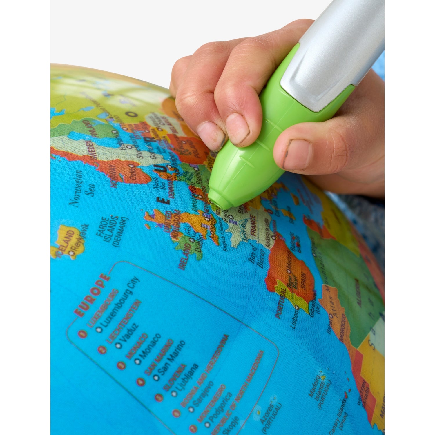 LeapFrog Magic Adventures Globe 10-inch interactive learning globe, UK version