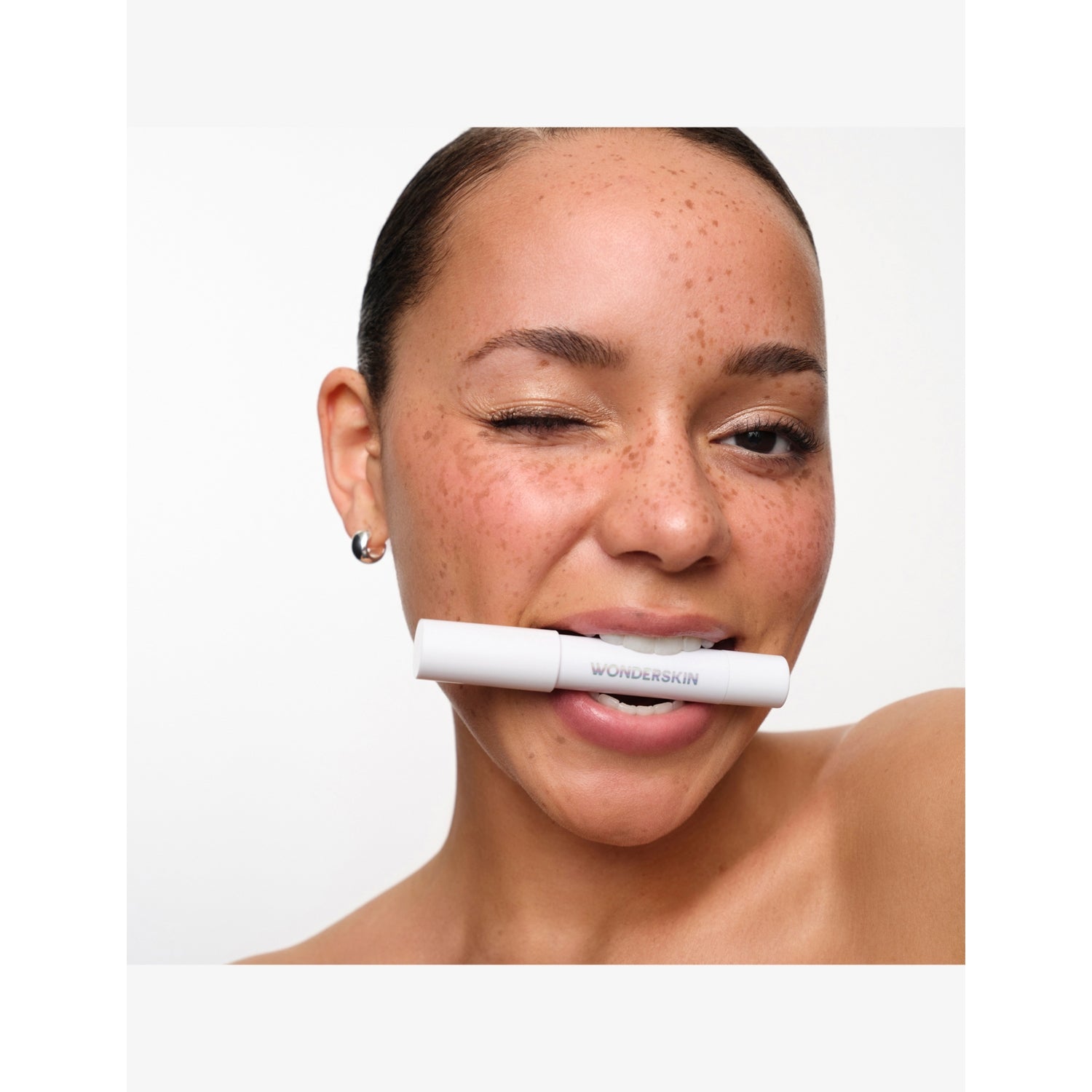 Wonderskin Wonder Blading 3in1 lip scrub 3g, UK version