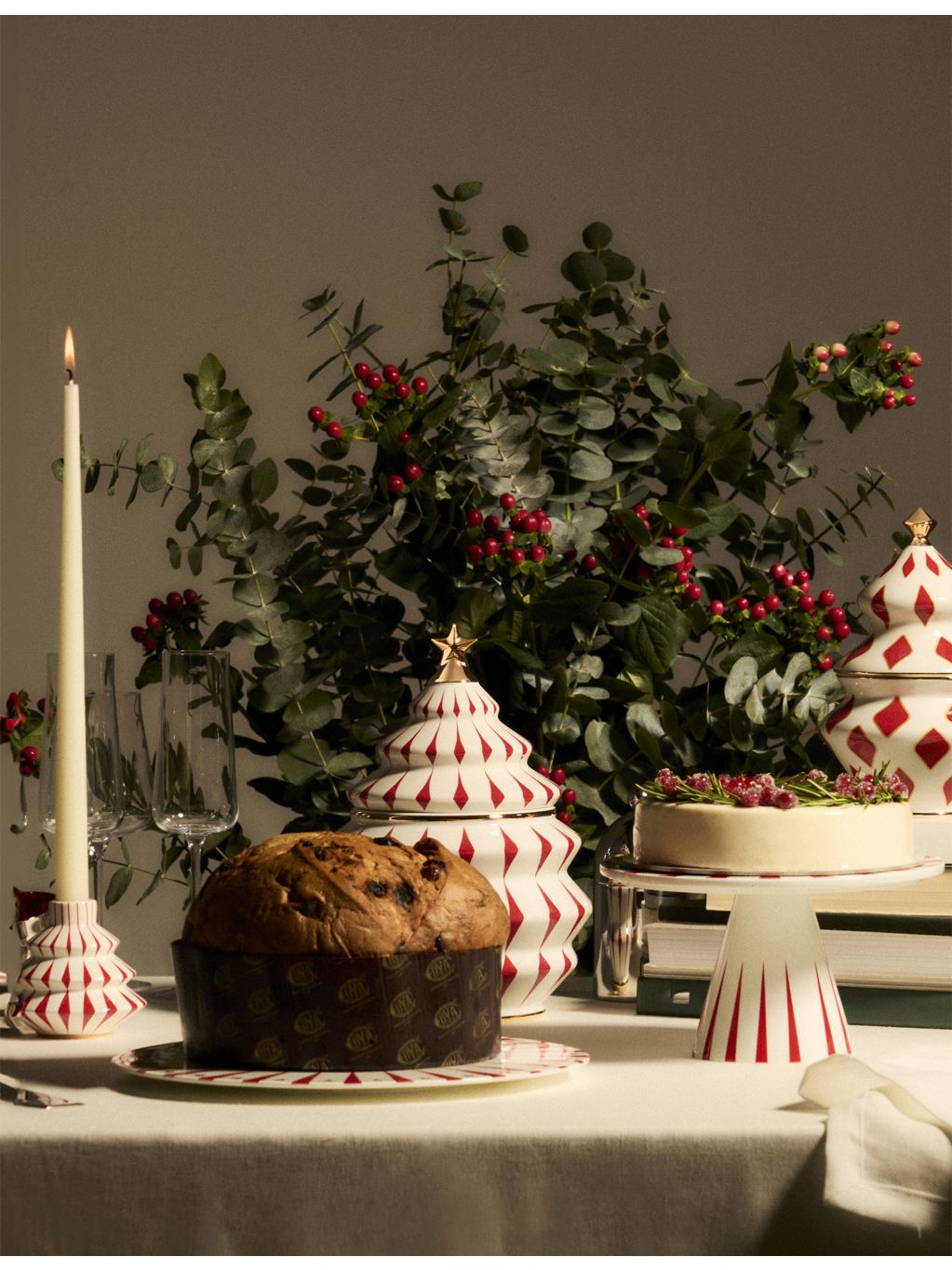 Alessi Delight cake stand 22cm, imported from the UK