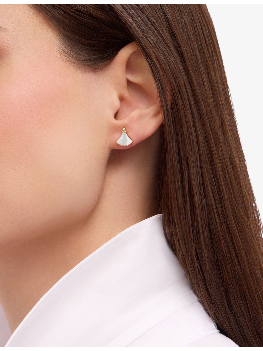 Bvlgari Divas' Dream rose-gold stud earring, mother-of-pearl pavé diamonds, UK version