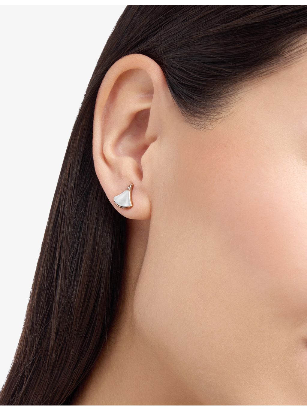Bvlgari Divas' Dream rose-gold stud earring, mother-of-pearl pavé diamonds, UK version