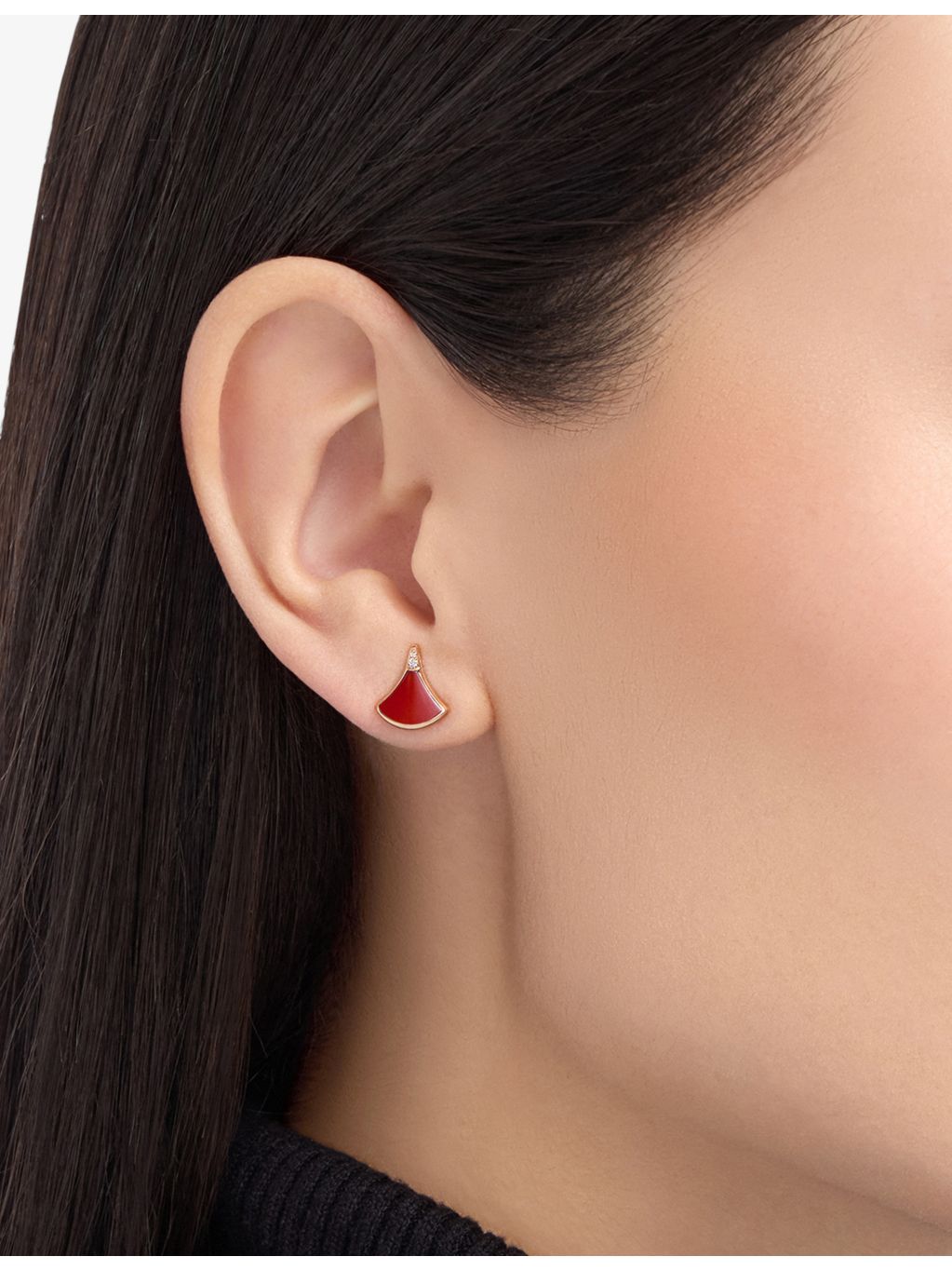 Bvlgari Divas' Dream rose gold stud earring with carnelian (British brand)