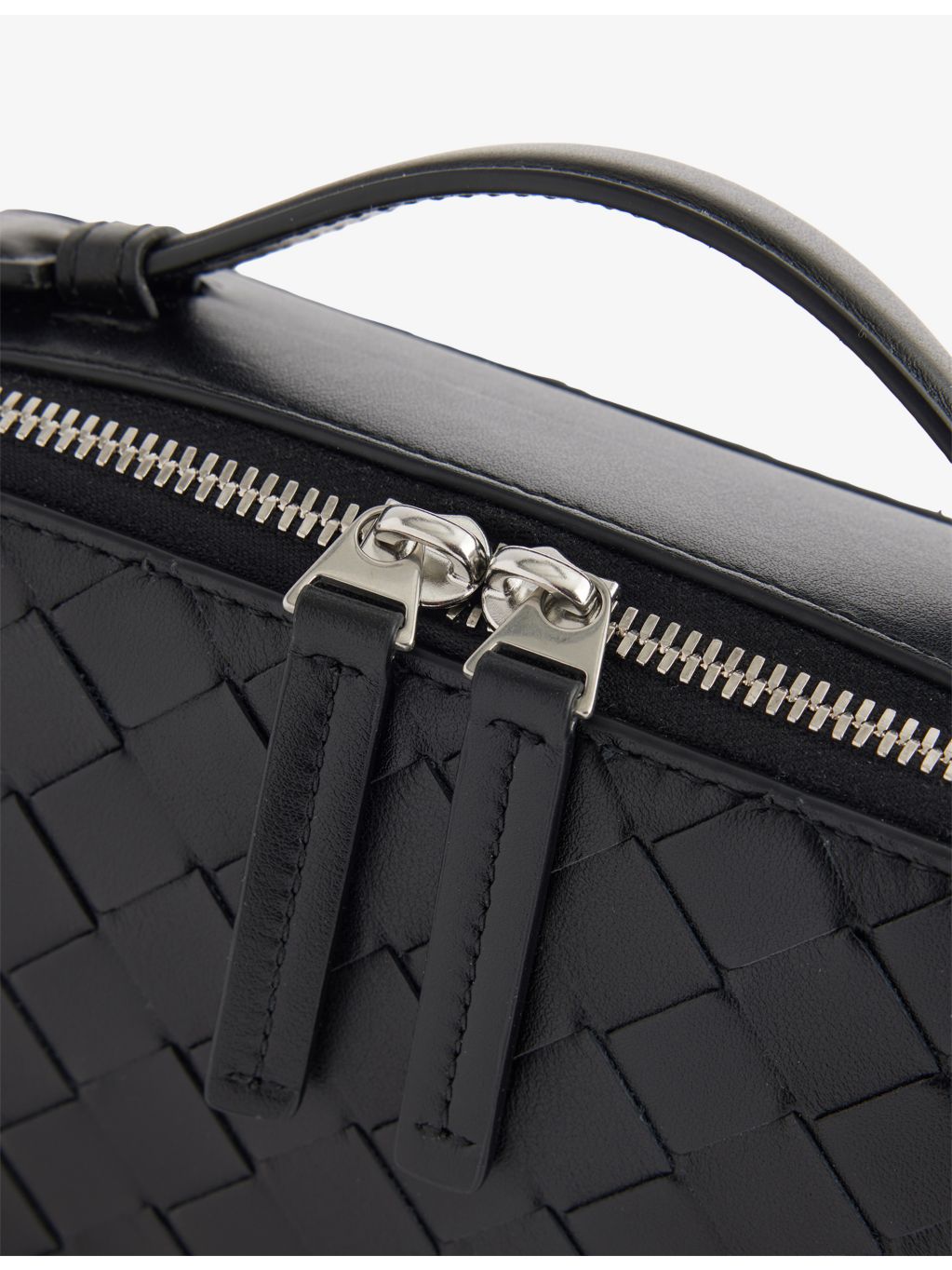 Bottega Veneta leather cross-body bag with woven design - British product