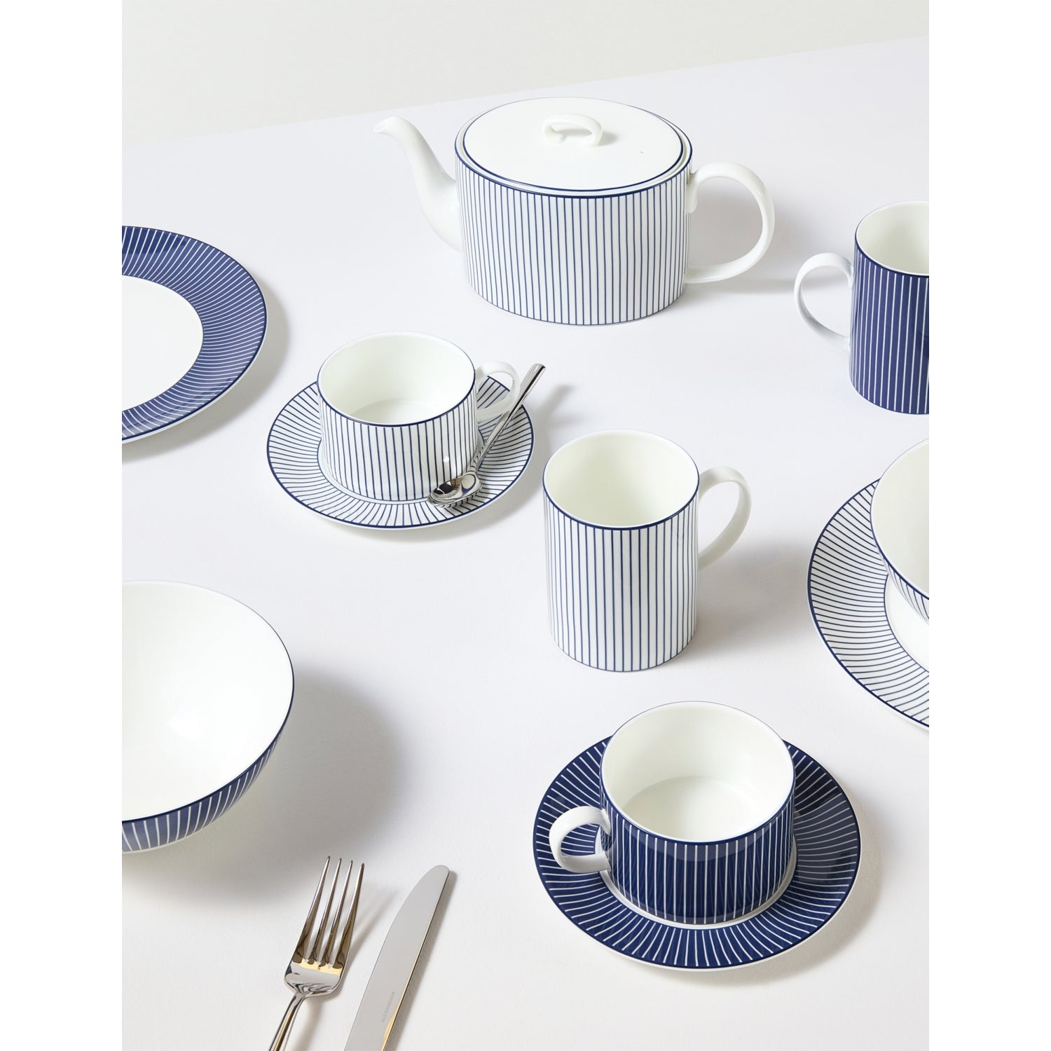 Wedgwood Gio bone-china teapot 400ml (British brand)