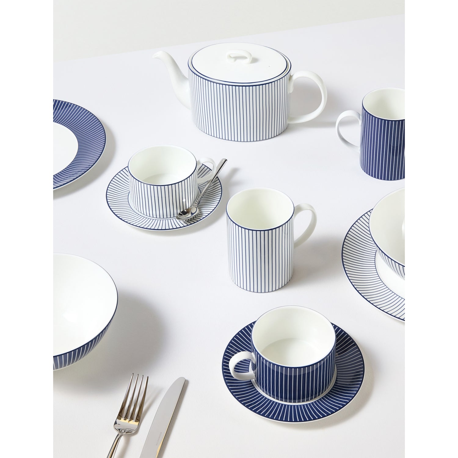 Wedgwood dinnerware set Gio pinstripe 12-piece, UK version