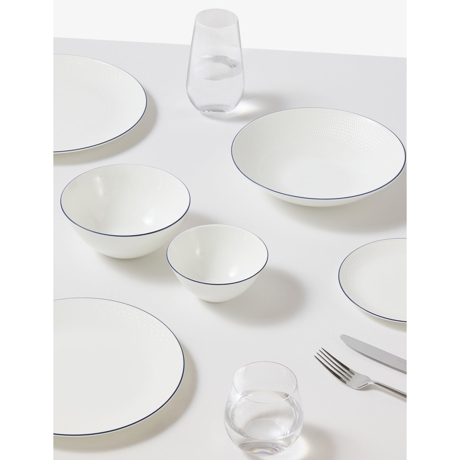 Wedgwood Gio bone china baijiu set and tray, UK version