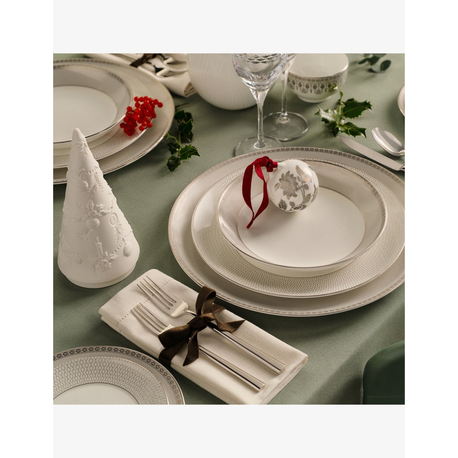 Wedgwood Silver Tonquin bone china bowl 11cm, imported from the UK