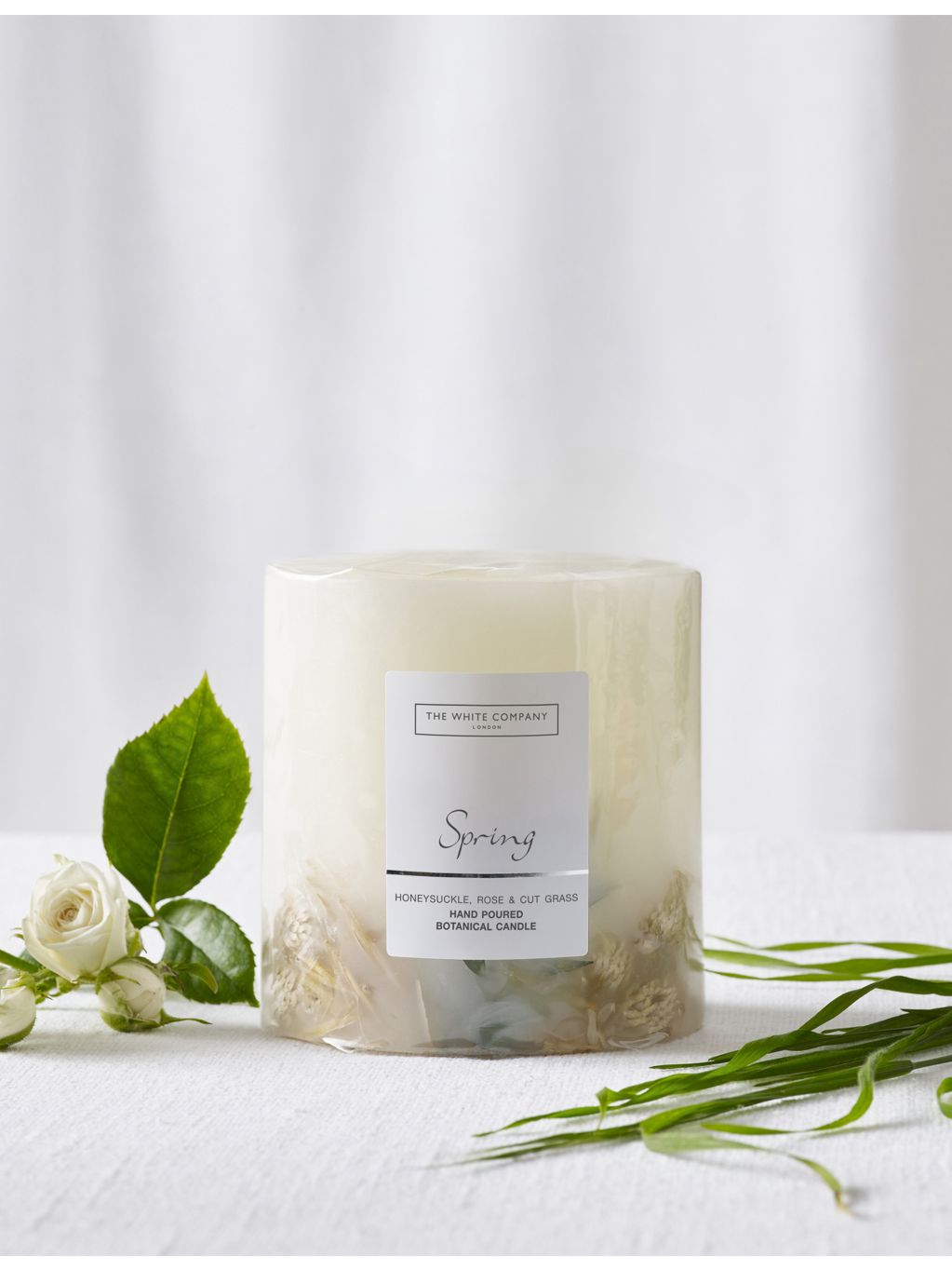 The White Company spring scented botanical candle 725g - British product