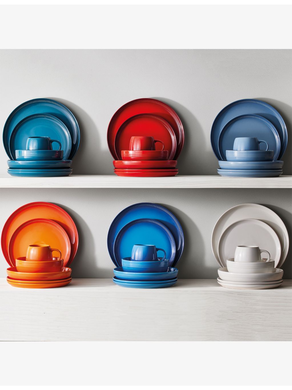 Le Creuset stoneware coupe dinner plate 27cm, imported from the UK