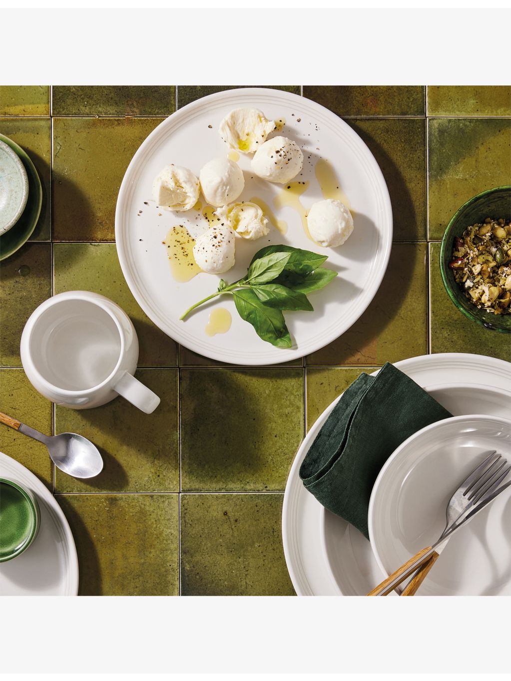 Le Creuset stoneware coupe dinner plate 27cm, imported from the UK