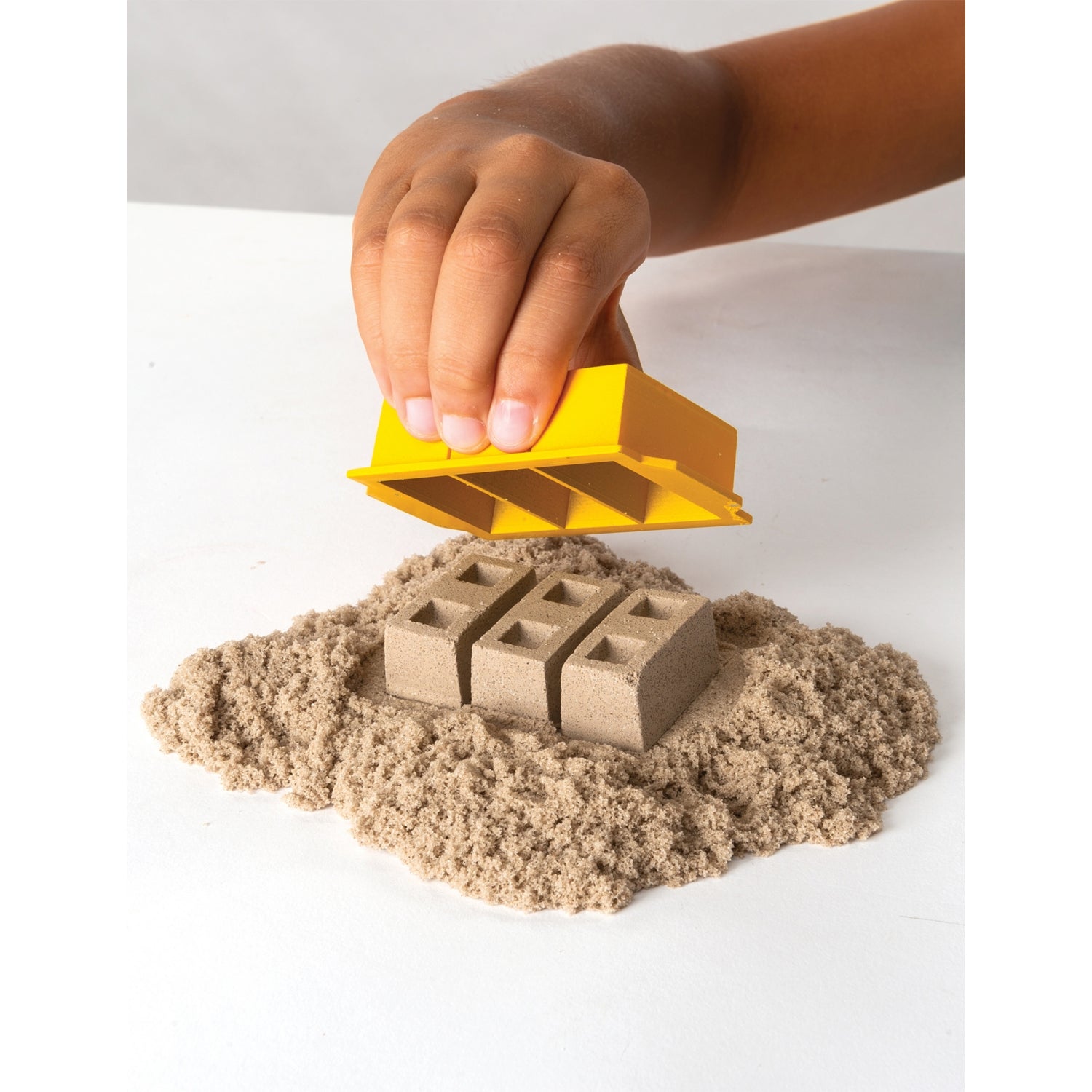 Kinetic Sand digger truck playset with 453g sand - British product