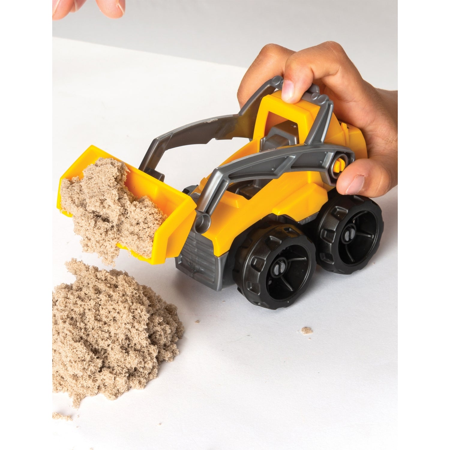 Kinetic Sand digger truck playset with 453g sand - British product
