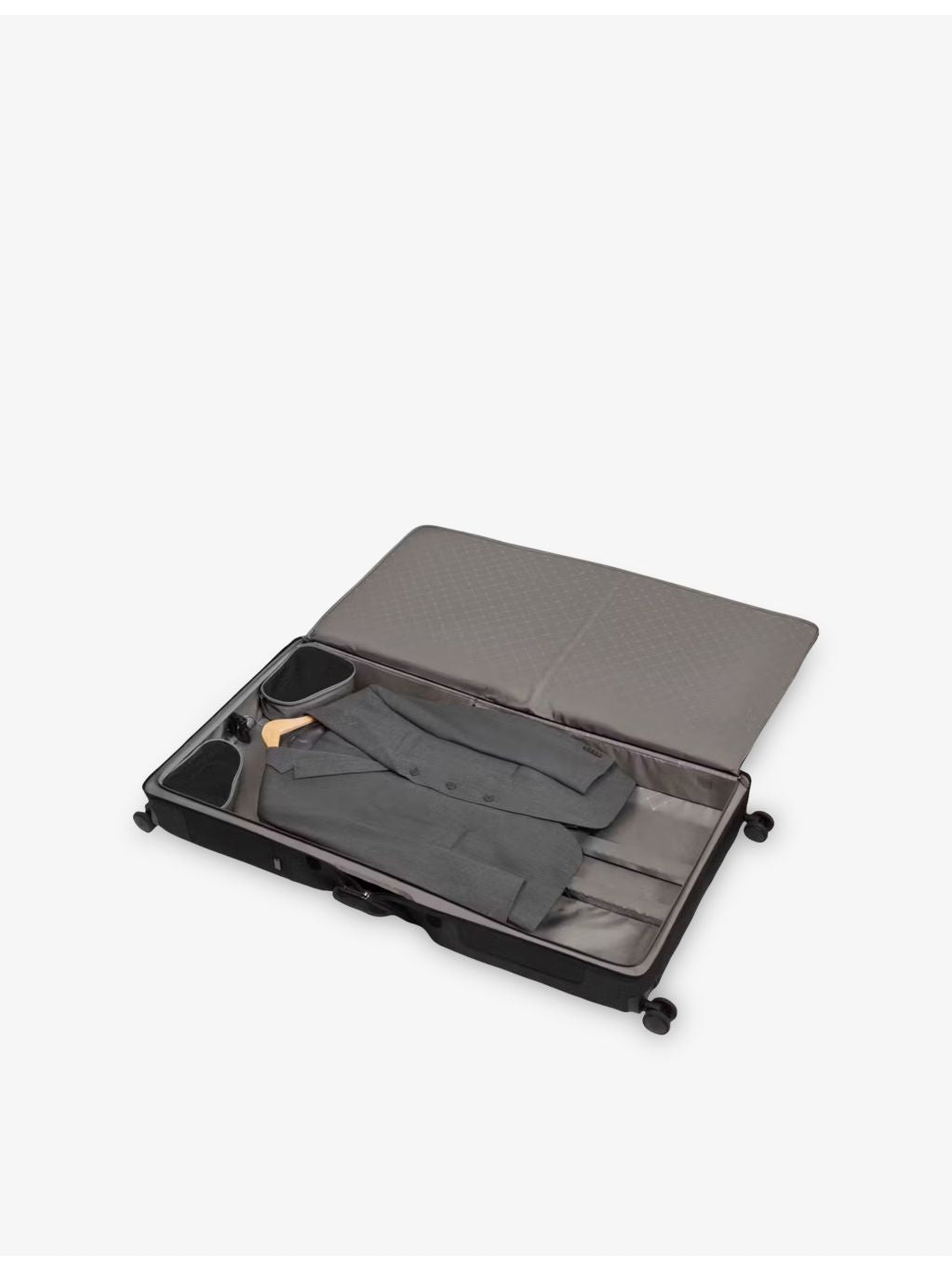 Victorinox Werks Traveler 7.0 4-wheel garment bag, UK version