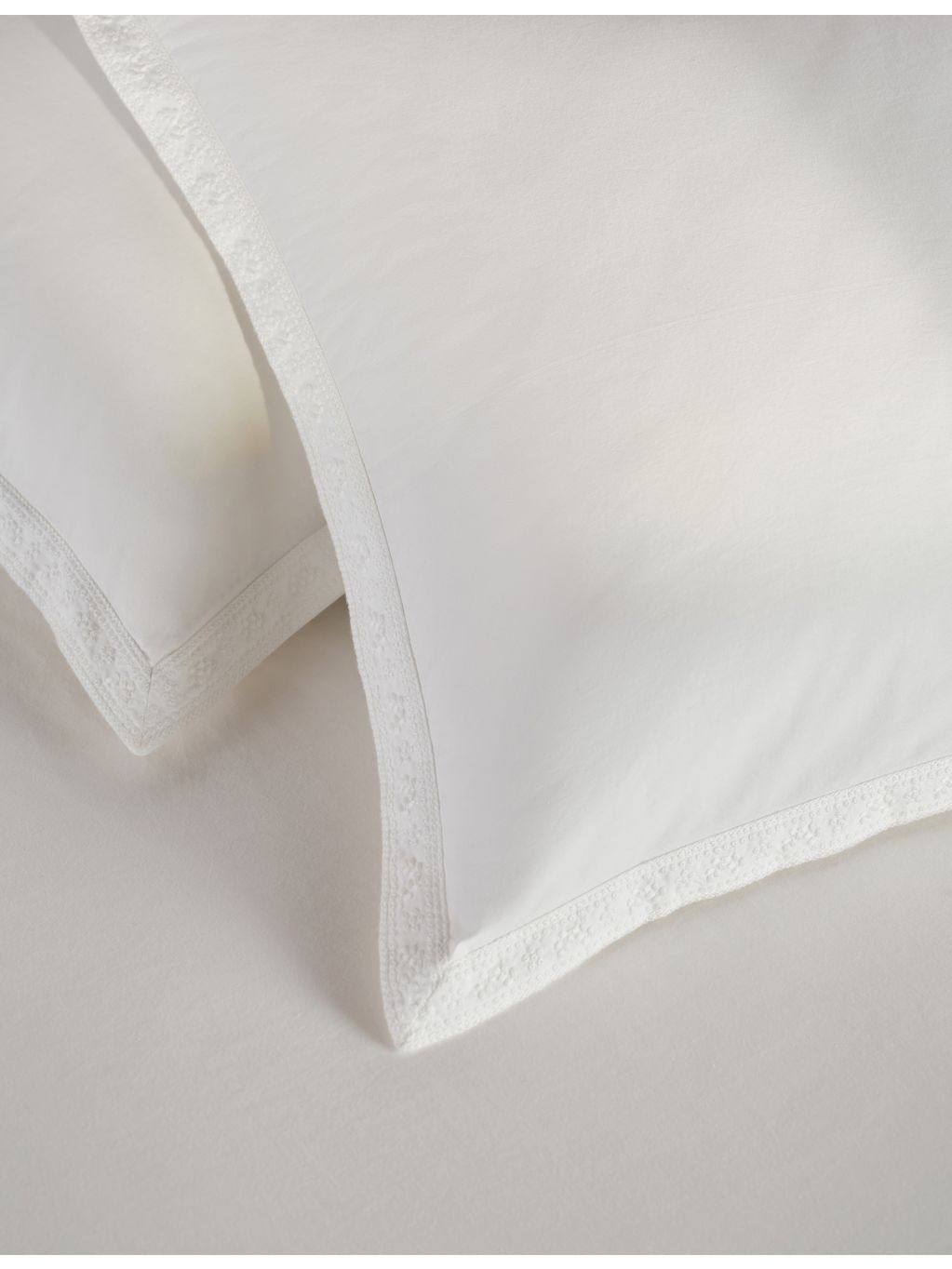 The White Company Camille cotton Oxford pillowcase (British brand)