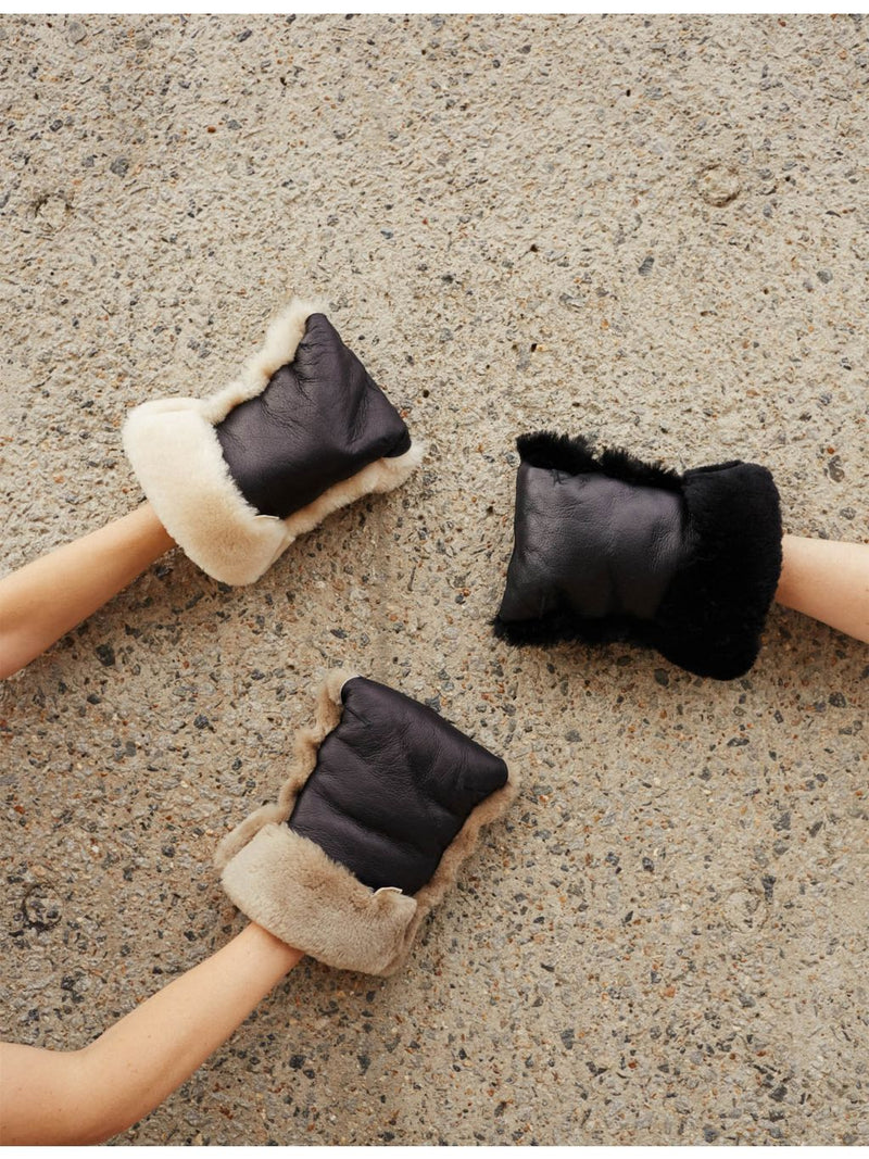 BINIBAMBA Noir sheepskin buggy mittens with furry trim (British brand)