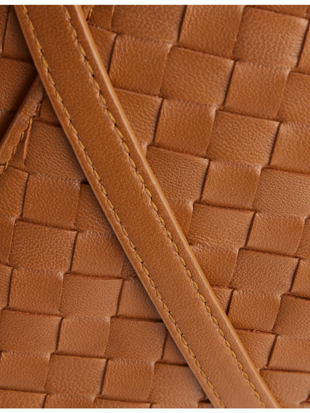 Bottega Veneta intrecciato leather shoulder bag 24cm, imported from the UK