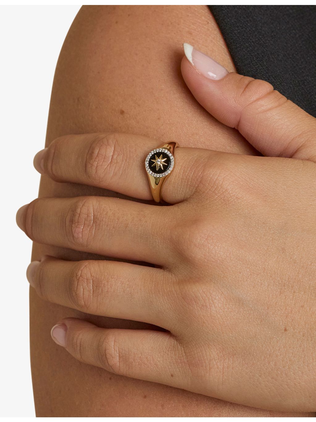 Astrid & Miyu star signet ring with agate, UK version