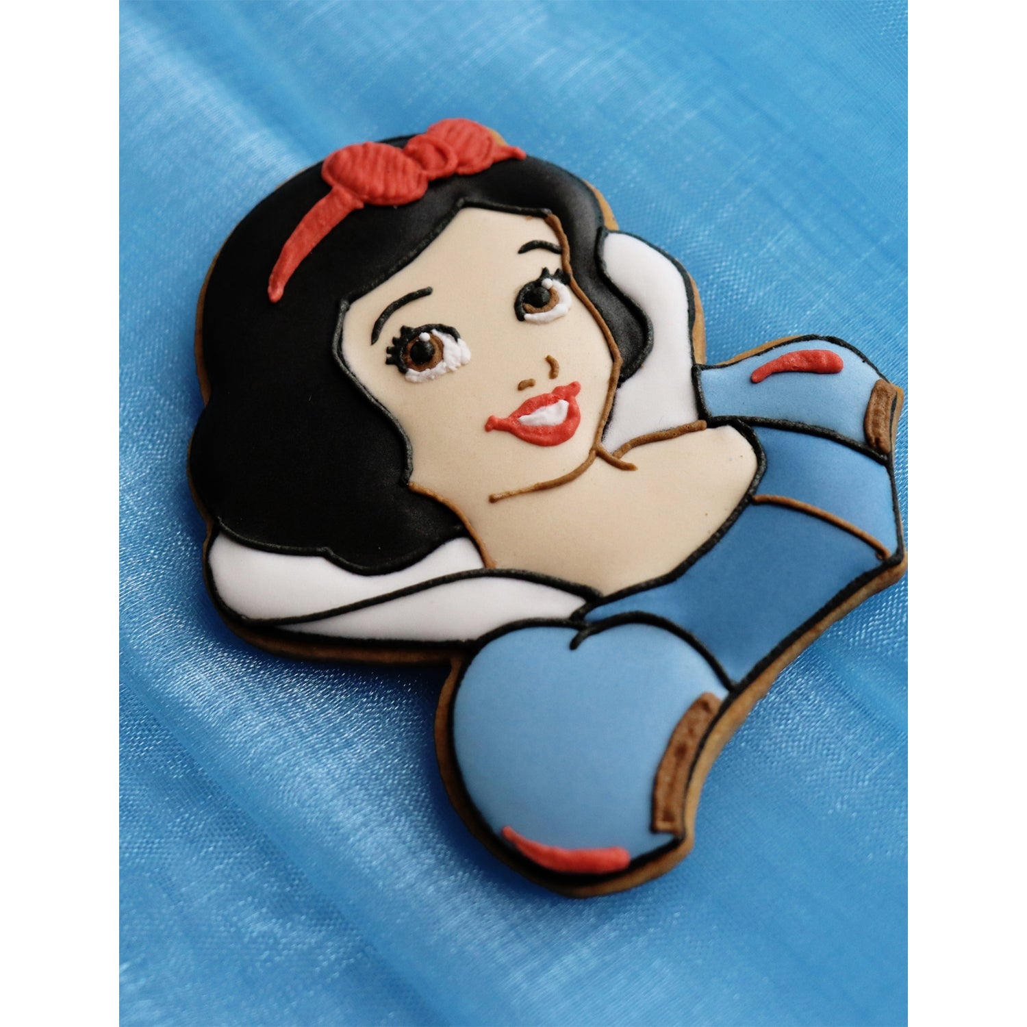 Biscuiteers Snow White vanilla iced biscuit 15g, UK version