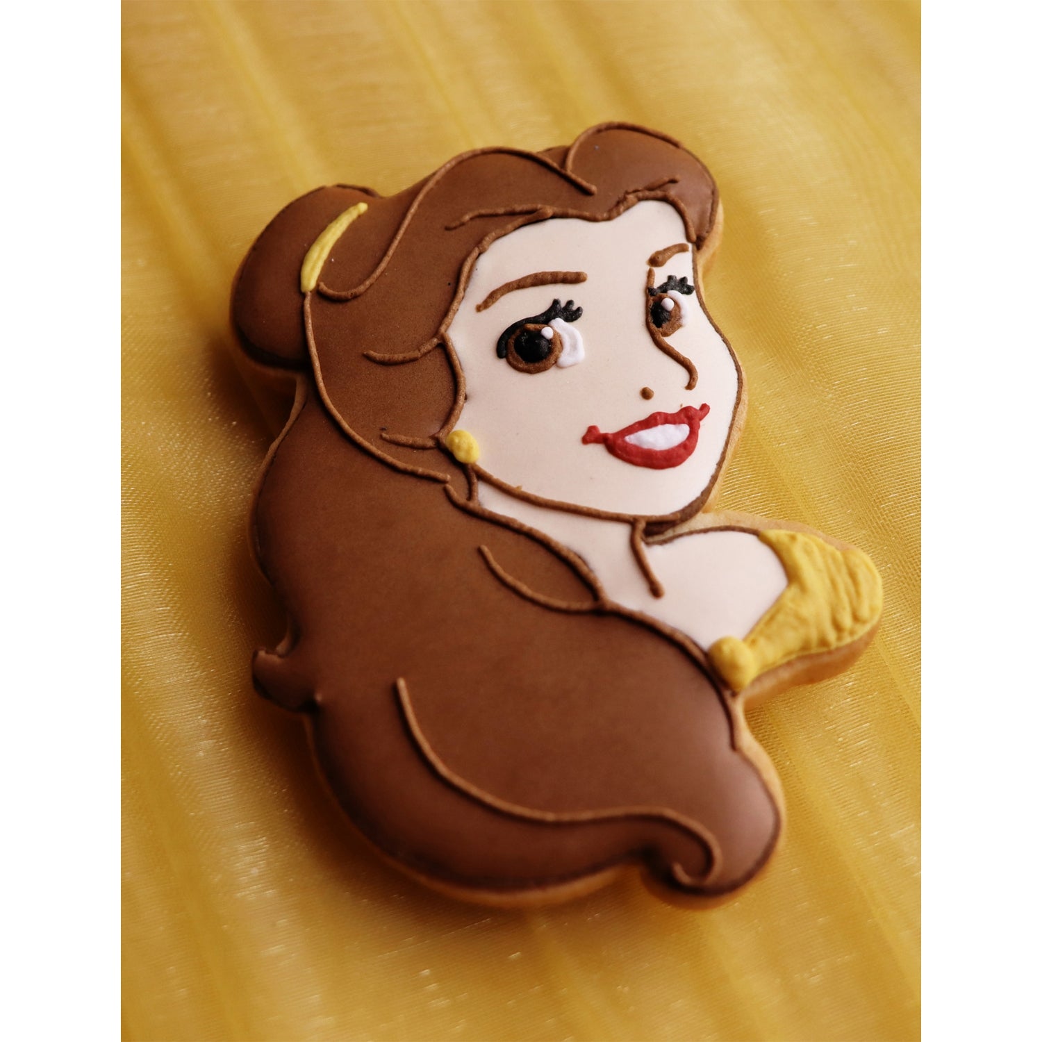 Biscuiteers Disney Belle vanilla iced biscuit 15g (British brand)
