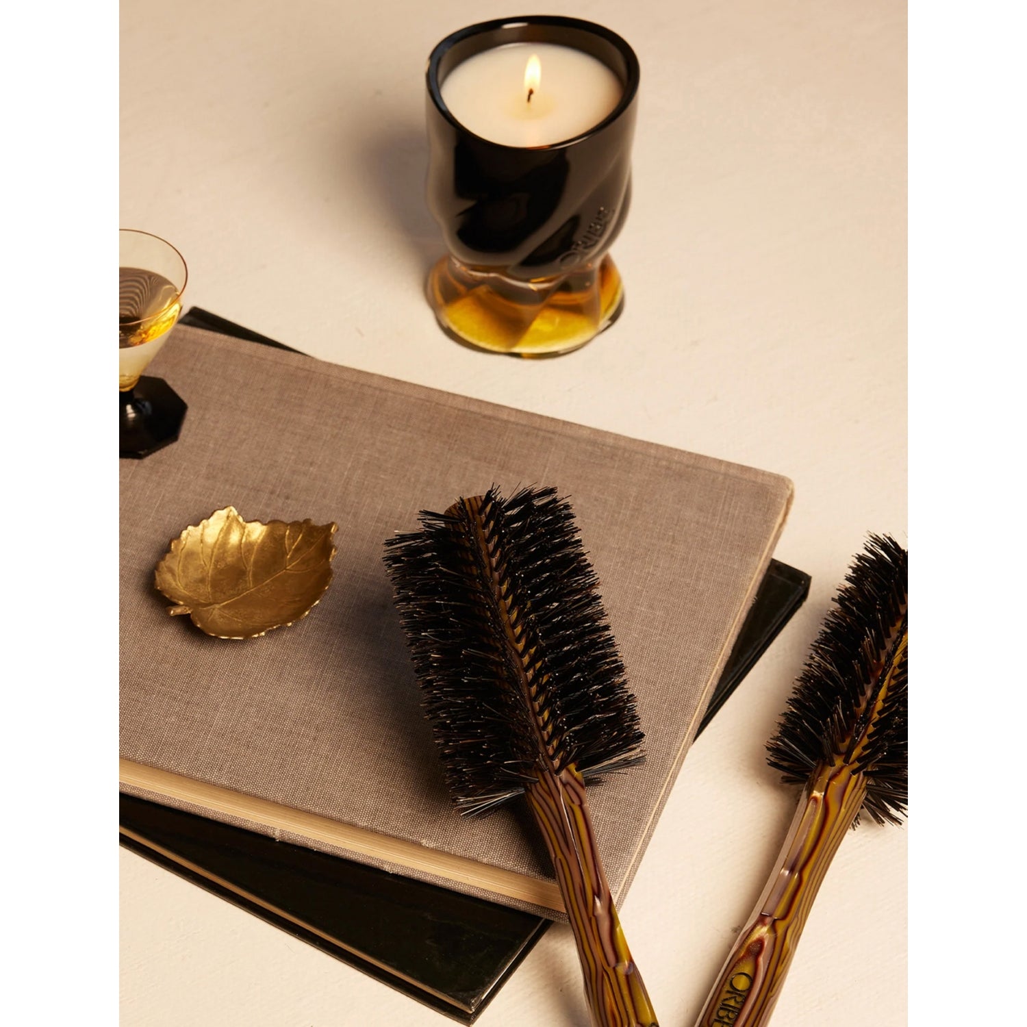 Oribe marbled medium round hairbrush (British brand)