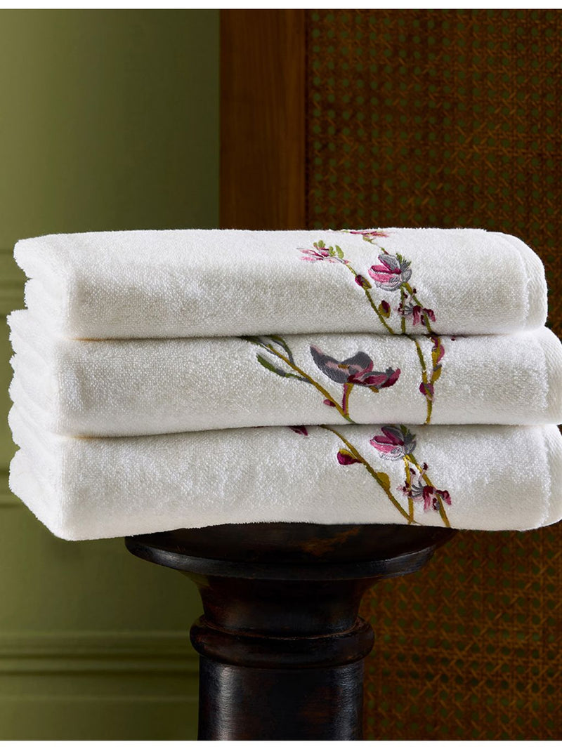 Yves Delorme Gaura Blanc bath sheet 90x150cm, imported from the UK