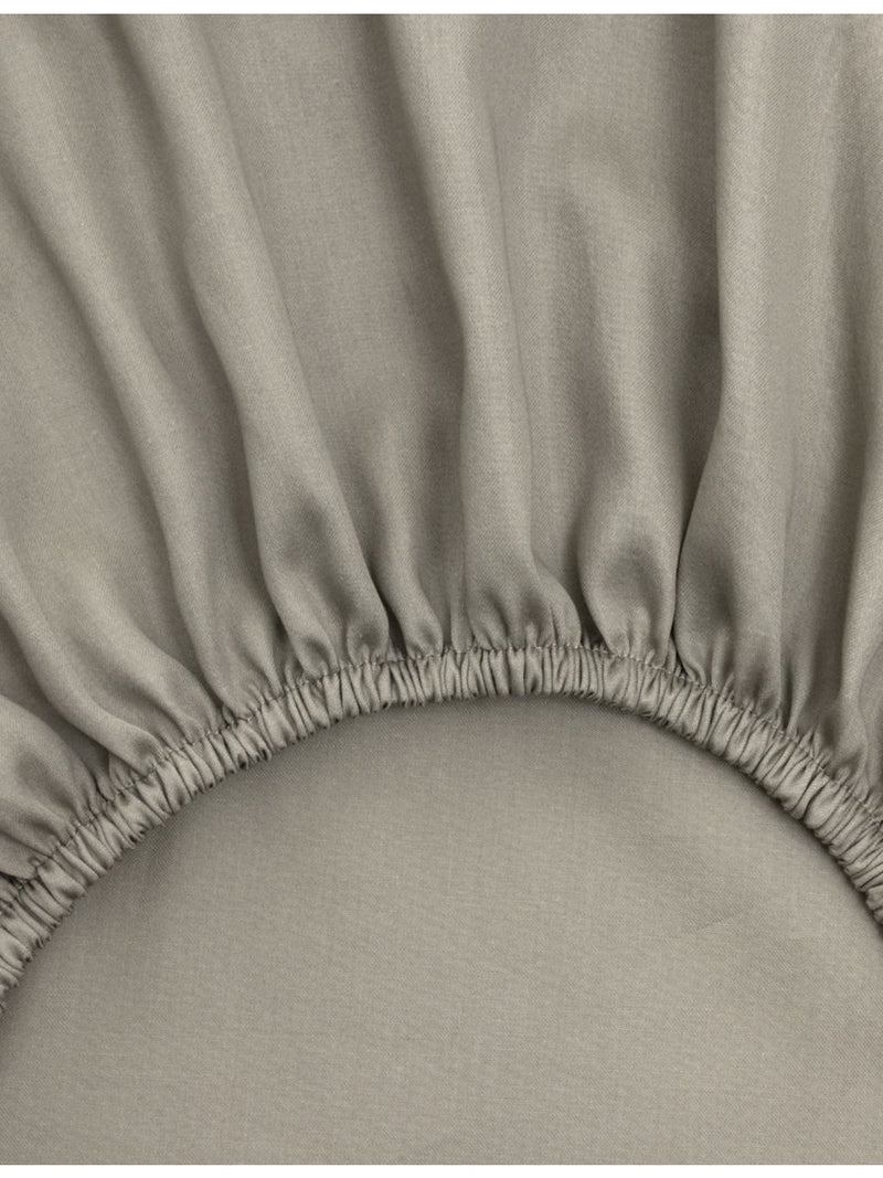 Yves Delorme Triomphe cotton fitted sheet (British brand)