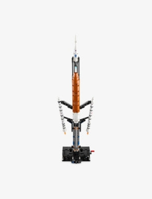 LEGO Technic NASA Artemis rocket with 632 pieces (British brand)
