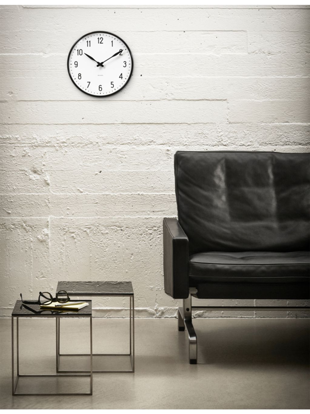 Arne Jacobsen Station wall clock 29cm (British brand)