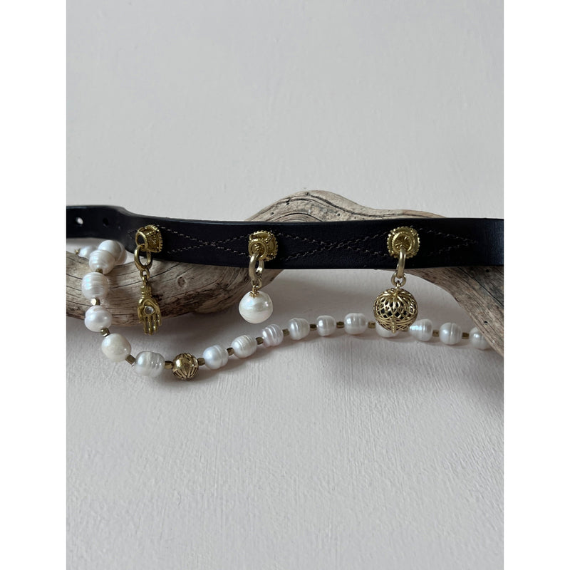 Unleash Cph Balance medium brass and freshwater pearl dog necklace - British product