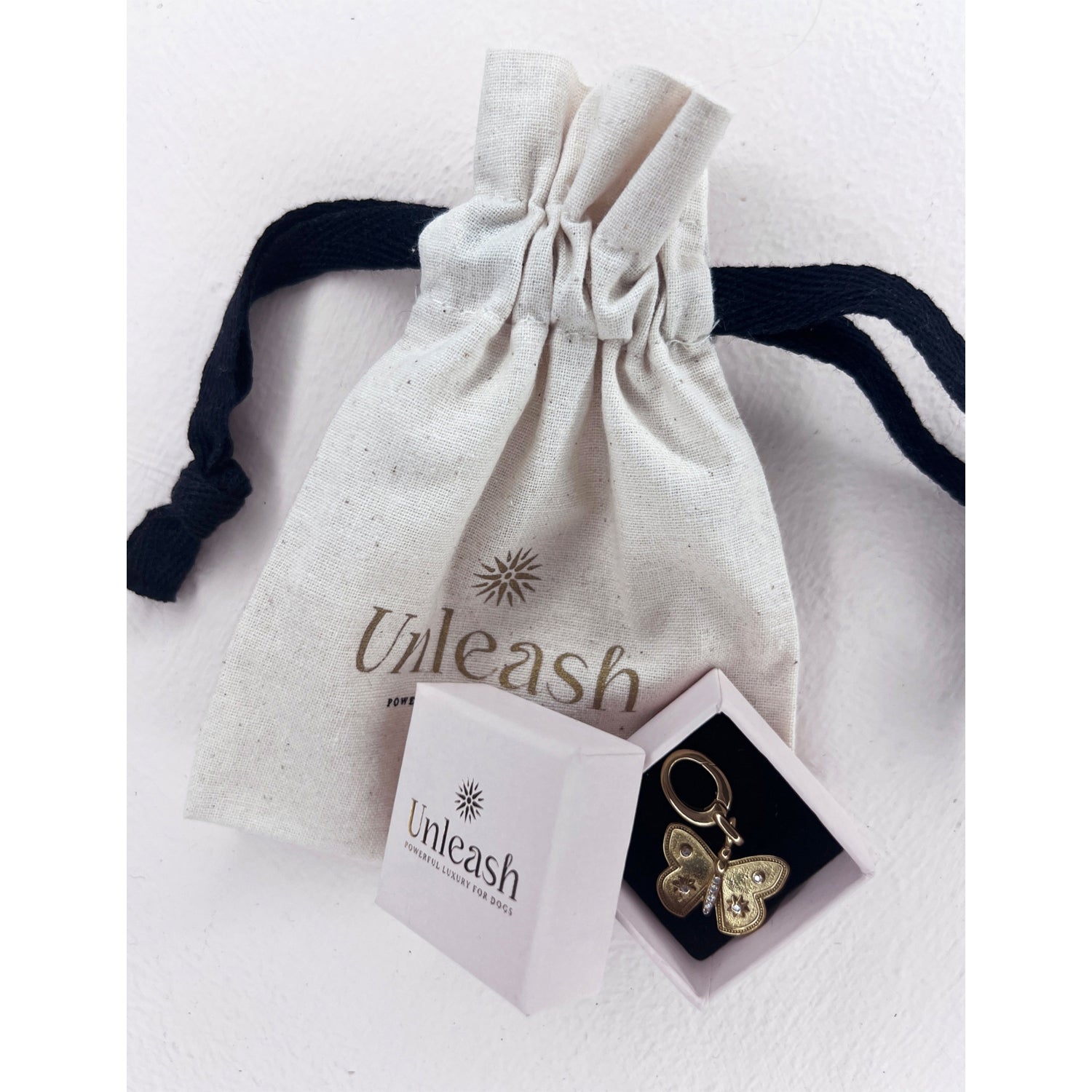 Unleash Cph Hope dog collar charm 3cm, imported from the UK