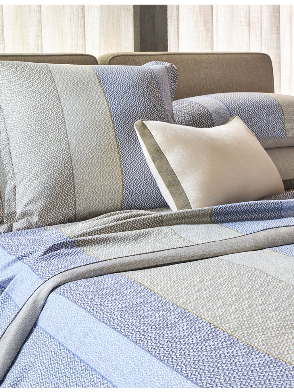 BOSS striped cotton pillowcase 65cm x 65cm, UK version