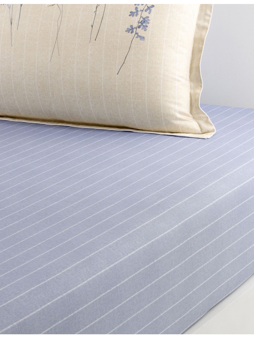 BOSS Azure Mist double fitted sheet, UK version