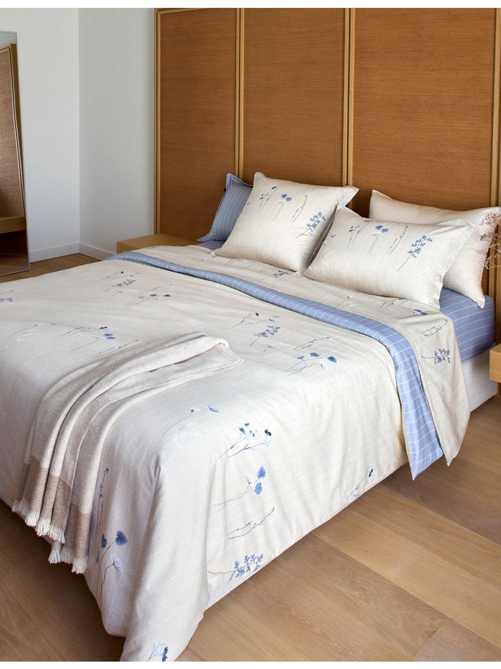 BOSS Azure Mist double fitted sheet, UK version